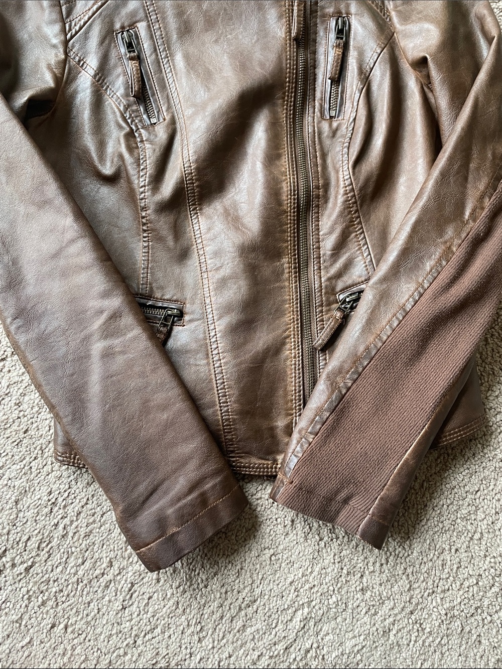 Maurices Brown Vegan Leather Moto Jacket XS Quilted Shoulders Preppy Streetwear - Picture 9 of 13